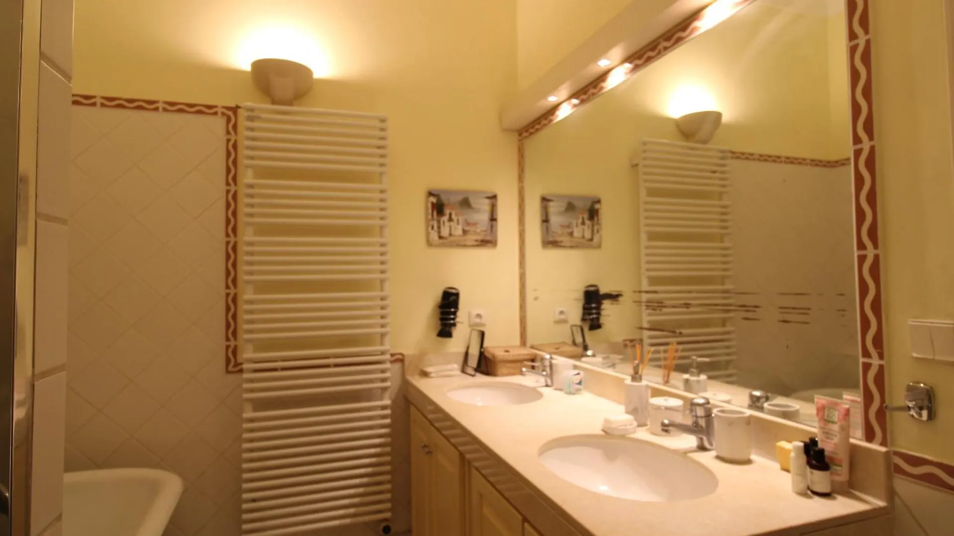 Villa Cottage Reine, Rc Jardin Cannes